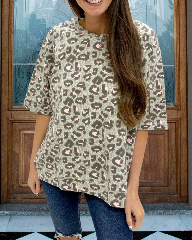 Chic Leopard Roundneck Tee
